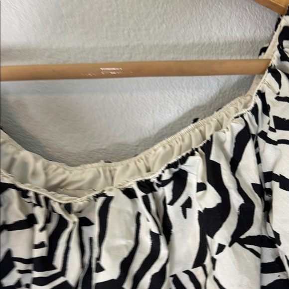 A New Day Black and Cream Ruffled Crop Blouse Size Small - Picture 6 of 13